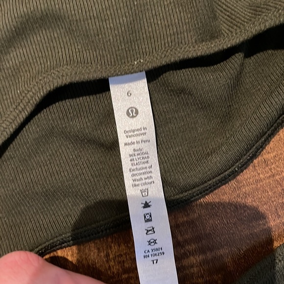 NWT LULULEMON LA front cutout crop tank - Picture 8 of 13